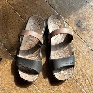 CROCS Brown Sandals Comfortable Textured Footbed